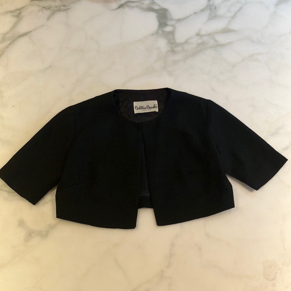 Cropped Shortsleeve Black Jacket
